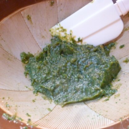 こんばんは♪
久々にすり鉢使いました＾＾
熱湯をかけたら真緑♪
美味しい木の芽味噌が完成。
因みに今日はお豆腐に乗せて食しましたよ(*^_^*)
ご馳走様です☆
